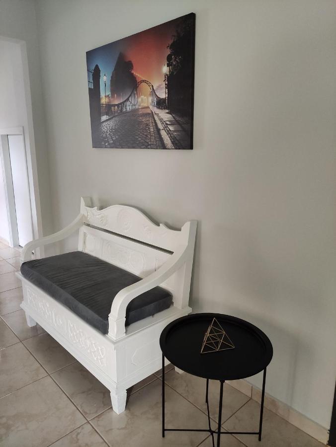 D&d Apartment *